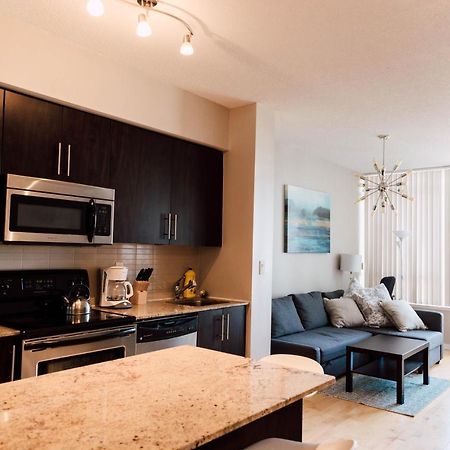 Sarkar Suites - Maple Leaf Square Toronto Bagian luar foto