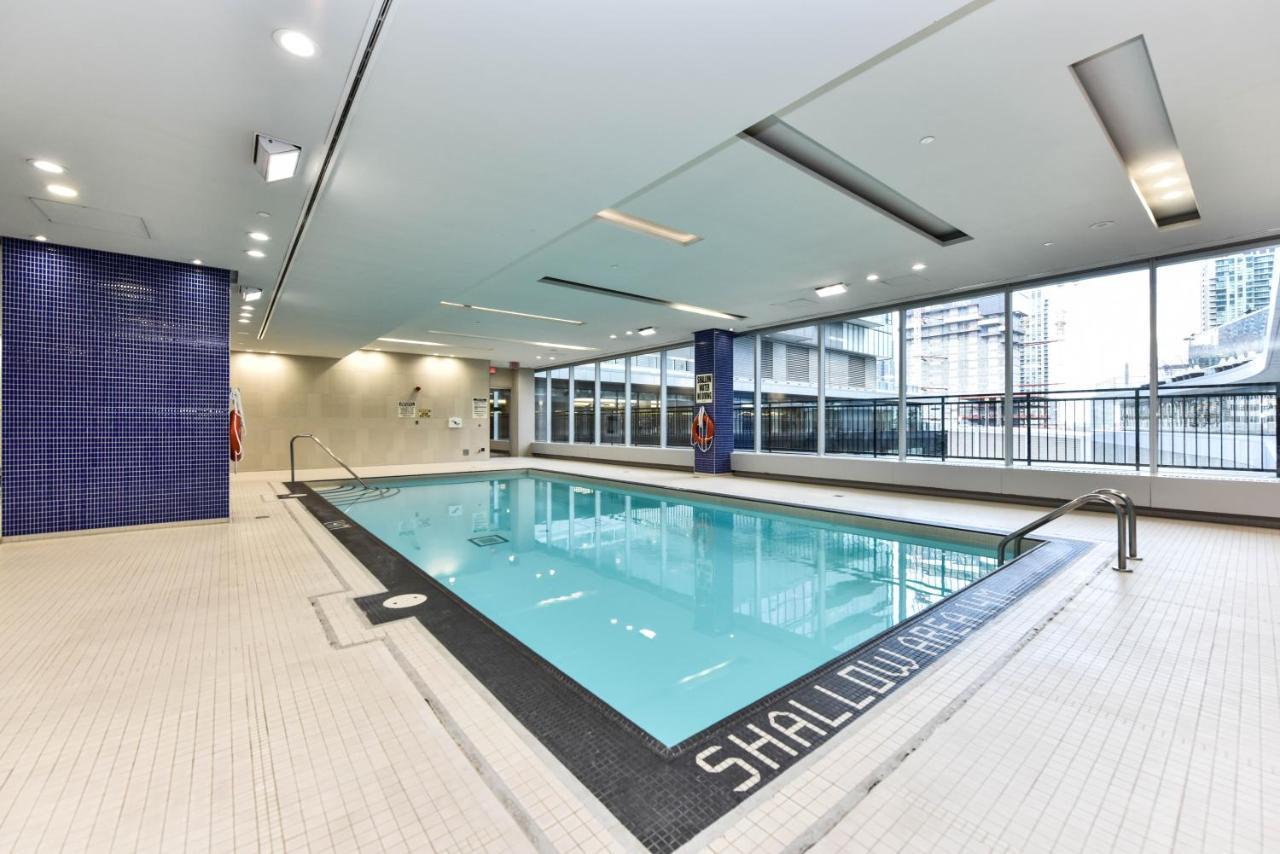 Sarkar Suites - Maple Leaf Square Toronto Bagian luar foto