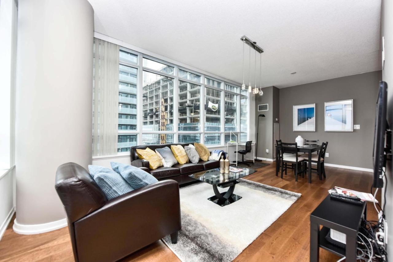 Sarkar Suites - Maple Leaf Square Toronto Bagian luar foto