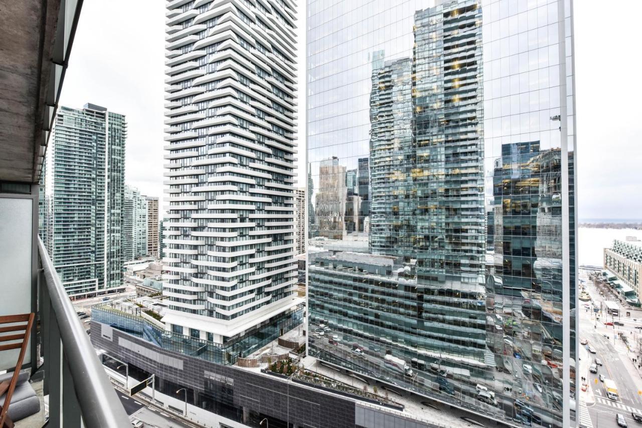 Sarkar Suites - Maple Leaf Square Toronto Bagian luar foto