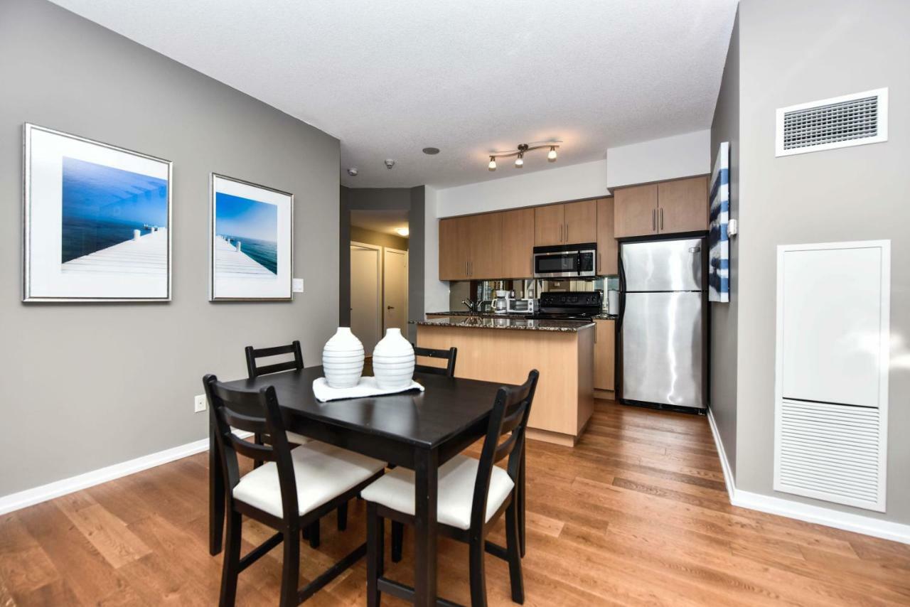 Sarkar Suites - Maple Leaf Square Toronto Bagian luar foto