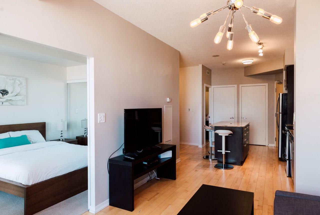 Sarkar Suites - Maple Leaf Square Toronto Bagian luar foto