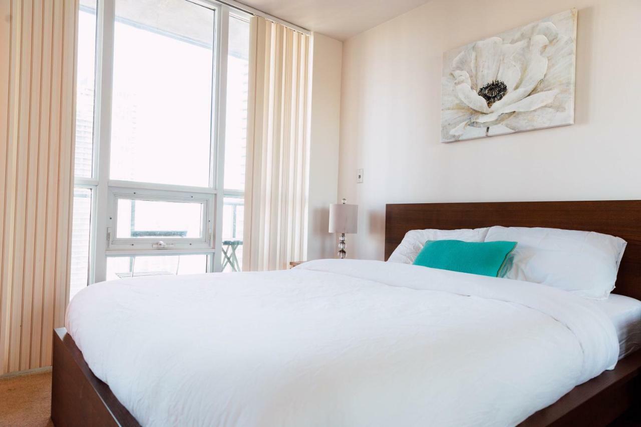 Sarkar Suites - Maple Leaf Square Toronto Bagian luar foto