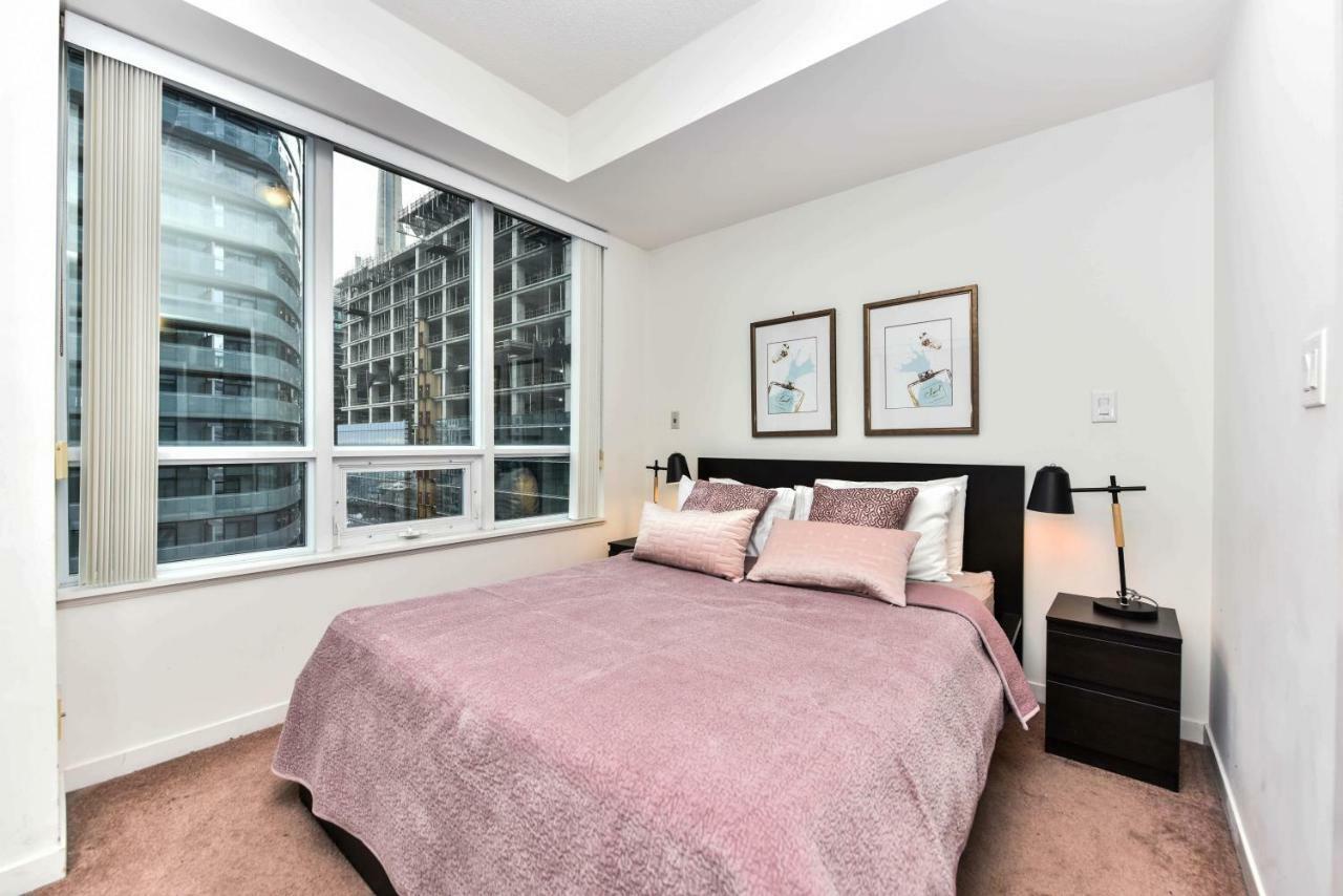 Sarkar Suites - Maple Leaf Square Toronto Bagian luar foto