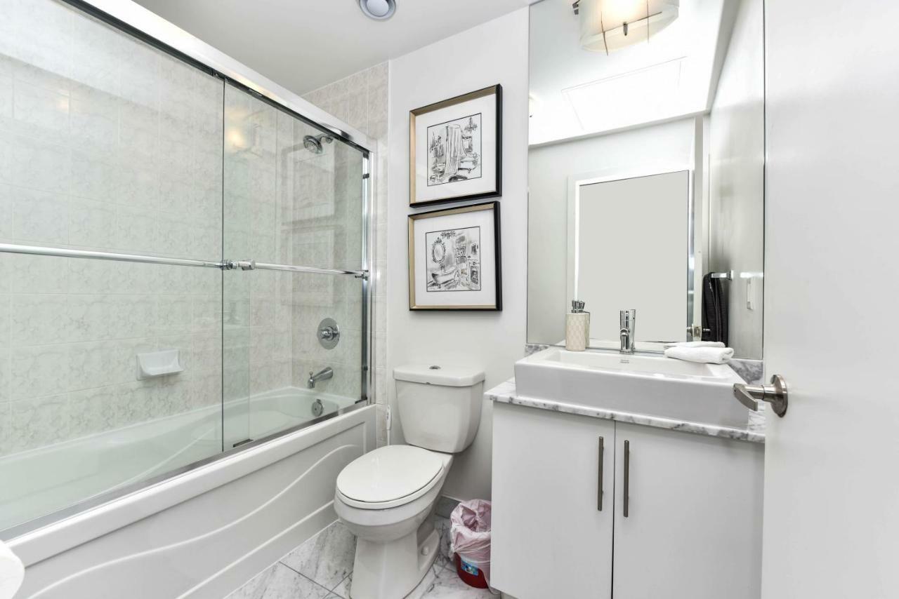 Sarkar Suites - Maple Leaf Square Toronto Bagian luar foto
