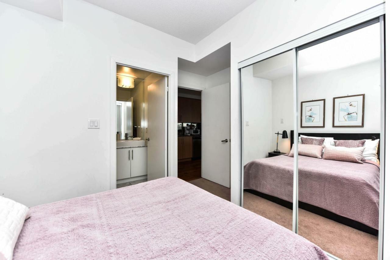 Sarkar Suites - Maple Leaf Square Toronto Bagian luar foto