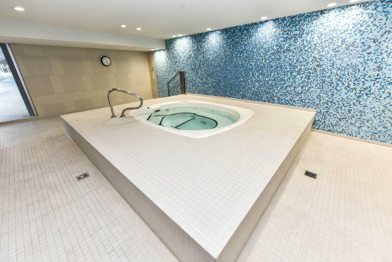 Sarkar Suites - Maple Leaf Square Toronto Bagian luar foto