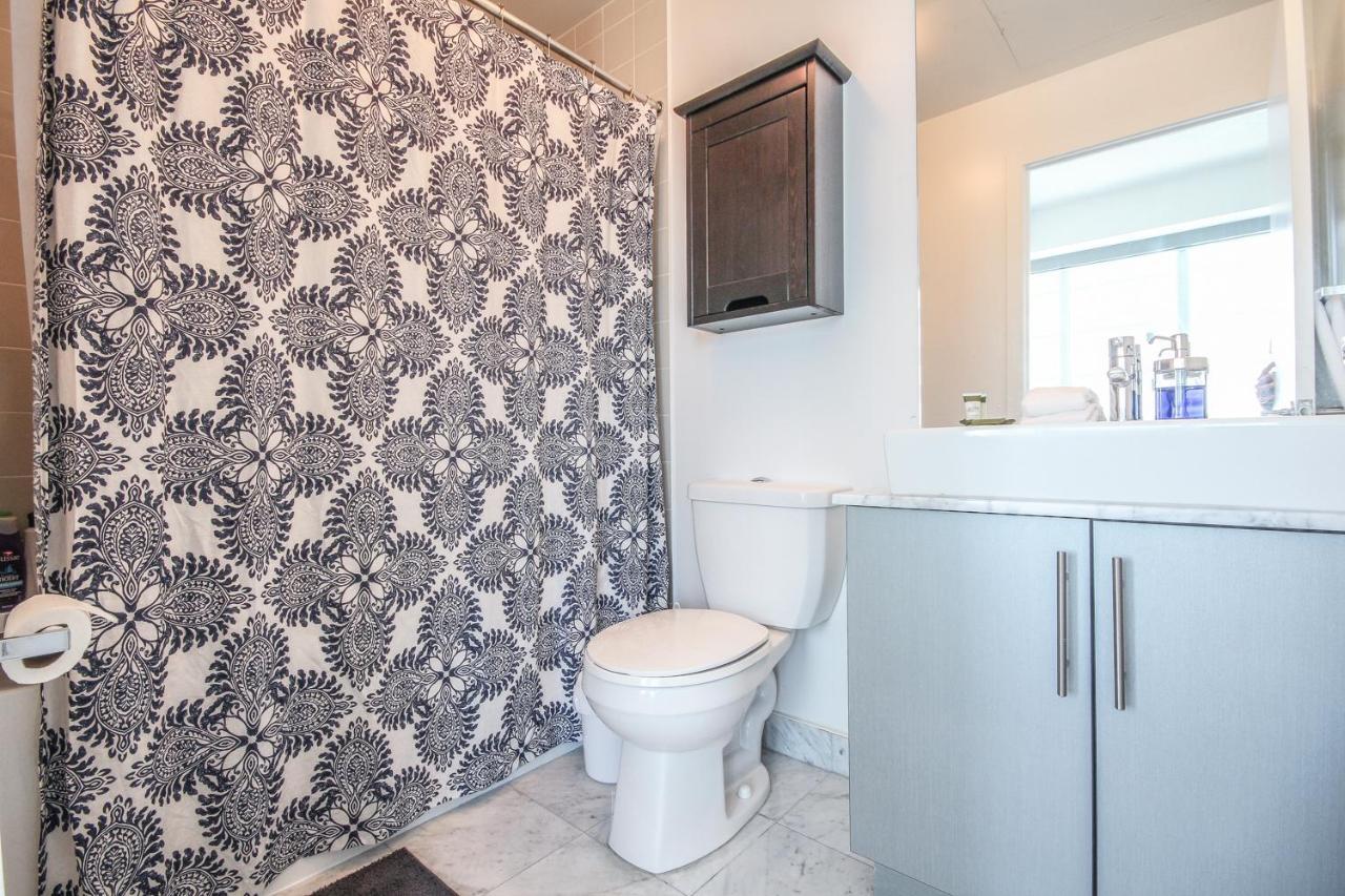Sarkar Suites - Maple Leaf Square Toronto Bagian luar foto