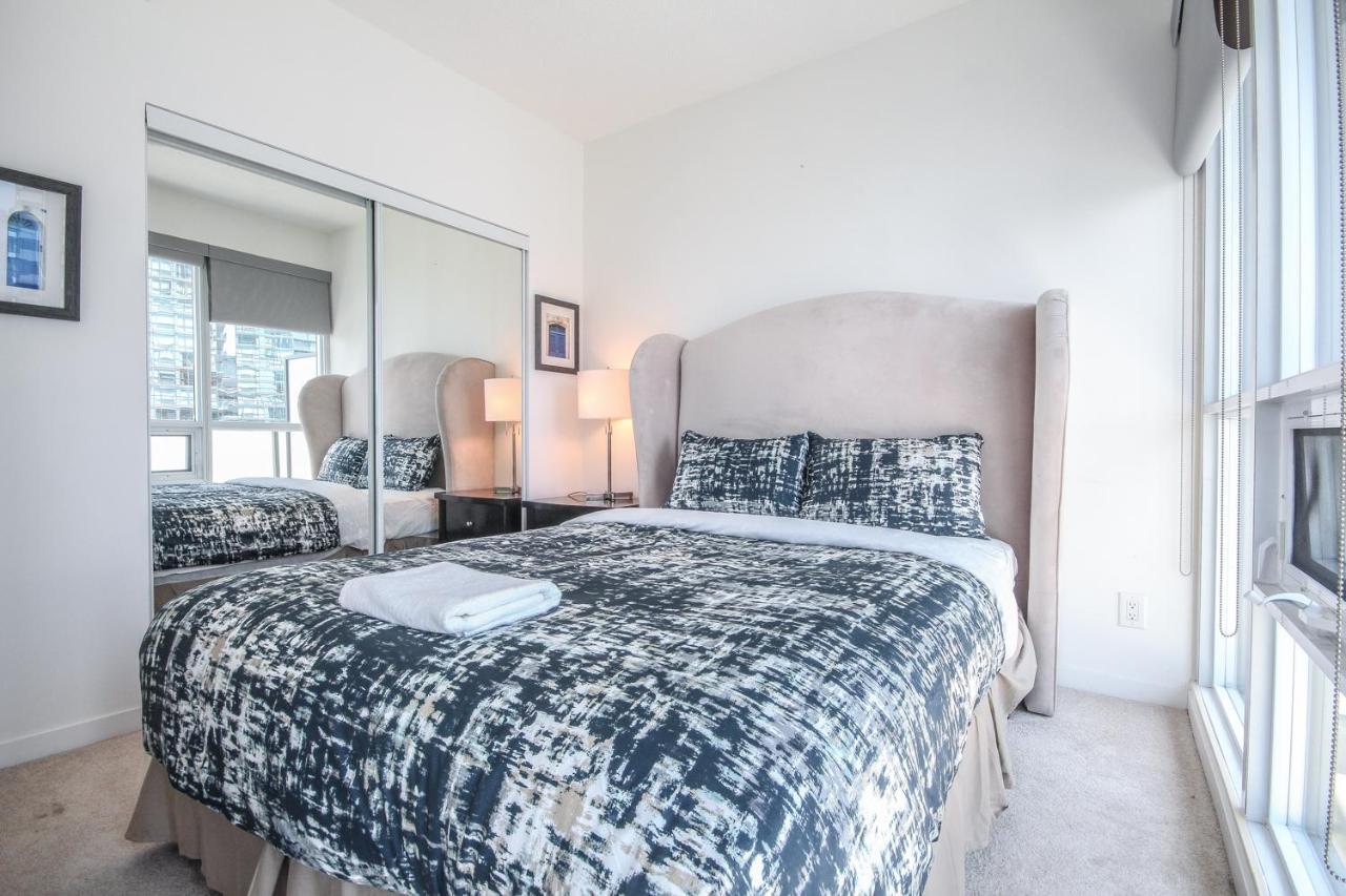 Sarkar Suites - Maple Leaf Square Toronto Bagian luar foto