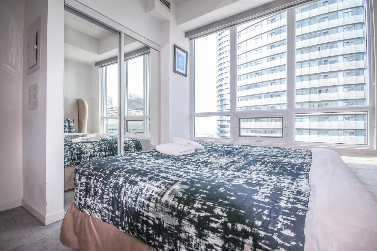Sarkar Suites - Maple Leaf Square Toronto Bagian luar foto