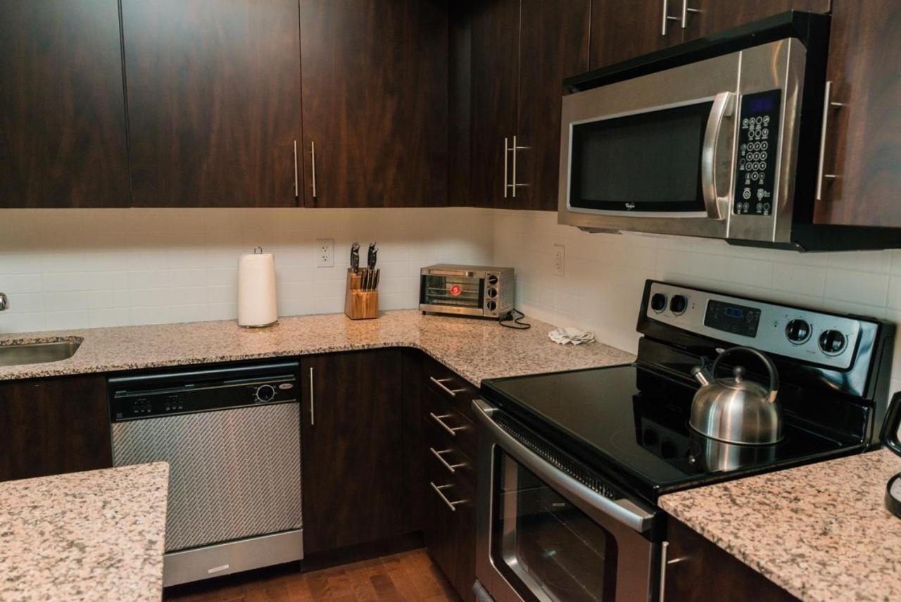 Sarkar Suites - Maple Leaf Square Toronto Bagian luar foto