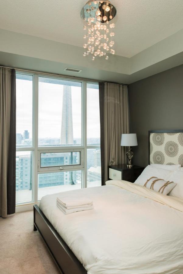 Sarkar Suites - Maple Leaf Square Toronto Bagian luar foto