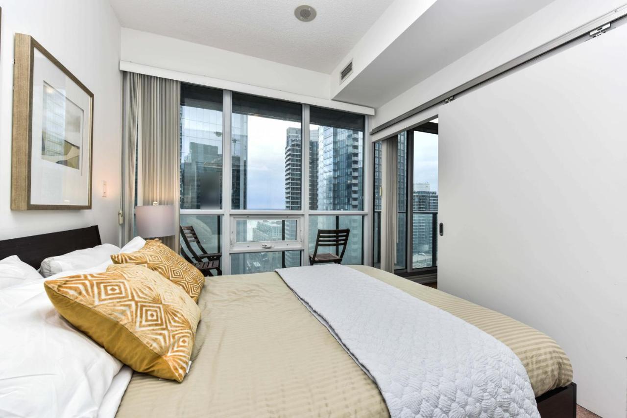 Sarkar Suites - Maple Leaf Square Toronto Bagian luar foto