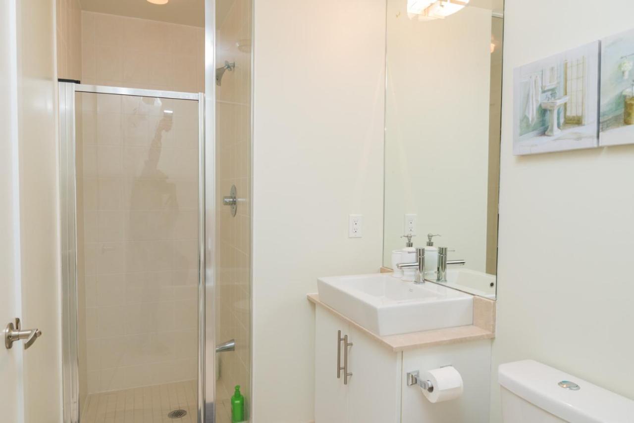 Sarkar Suites - Maple Leaf Square Toronto Bagian luar foto