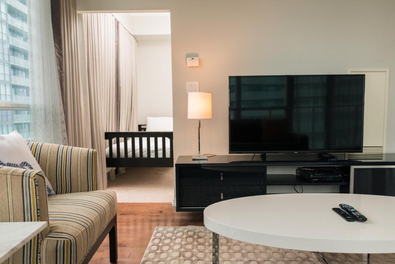 Sarkar Suites - Maple Leaf Square Toronto Bagian luar foto