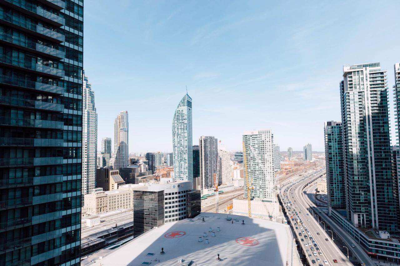 Sarkar Suites - Maple Leaf Square Toronto Bagian luar foto