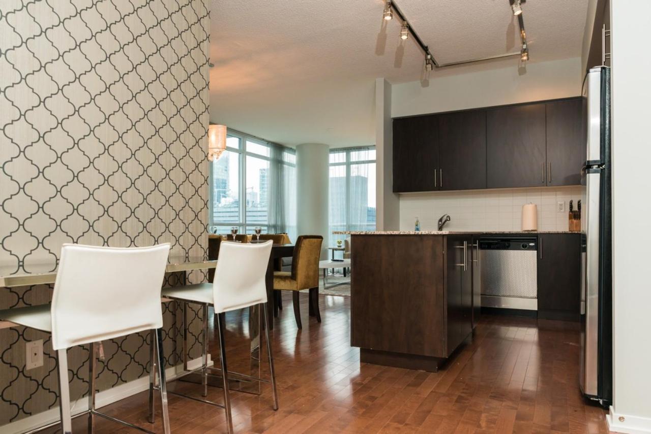 Sarkar Suites - Maple Leaf Square Toronto Bagian luar foto