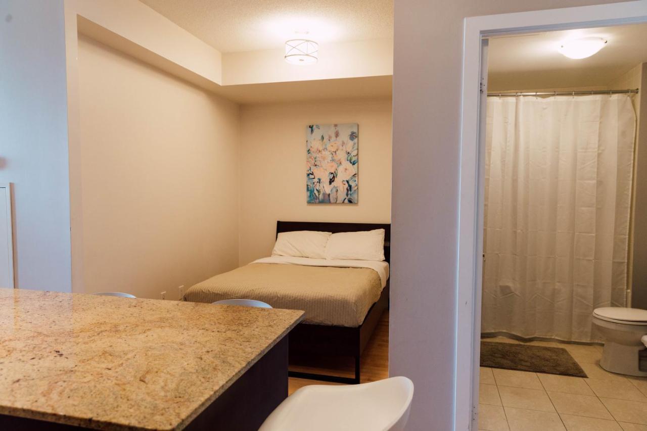 Sarkar Suites - Maple Leaf Square Toronto Bagian luar foto